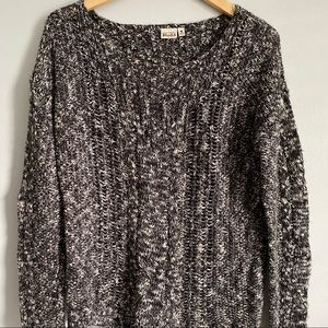 MUDD grey & white sweater